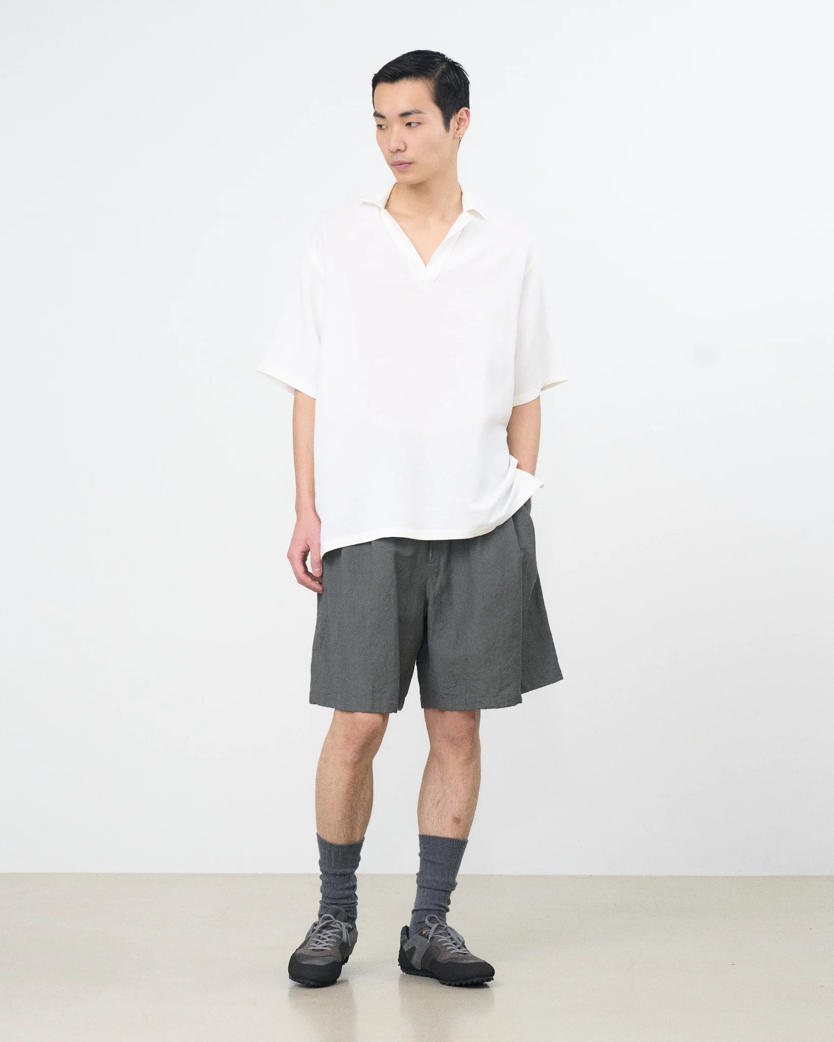 Wool Linen Weather Cloth 3pleated Shorts - Image 3